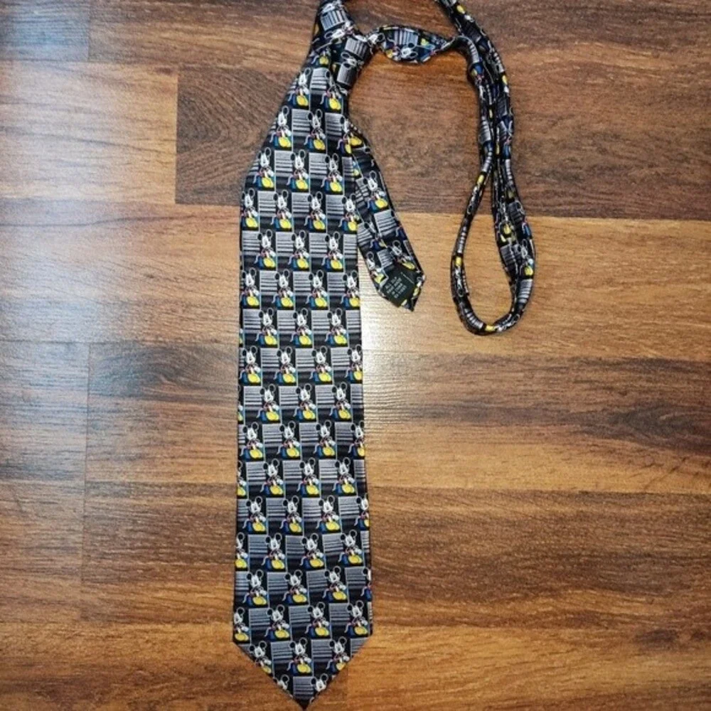 Mickey Unlimited silk Vintage Mickey Mouse Disney tie